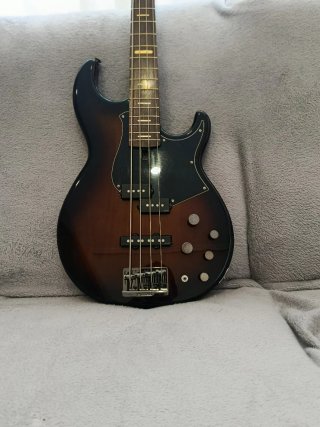 Bajo Yamaha BB 734a