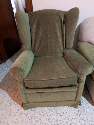 Sillón orejero verde botella 150€