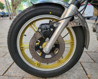 Ducati Darmah 900 Roja y Dorada