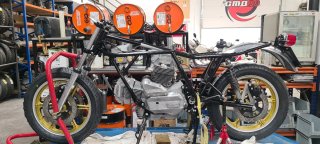 Ducati Darmah 900 Roja y Dorada