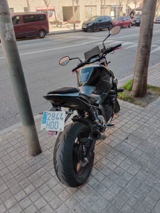 Suzuki GSR 750 Negra