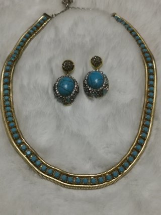 Conjunto collar y pendientes turquesas dorados