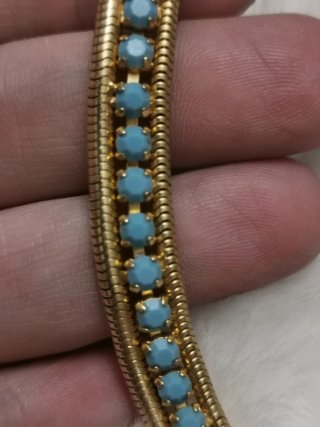 Conjunto collar y pendientes turquesas dorados