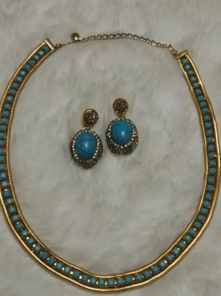 Conjunto collar y pendientes turquesas dorados