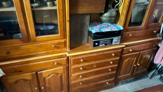 Armario rústico madera pino con vitrina