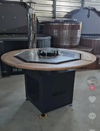 Barbacoa de metal y madera