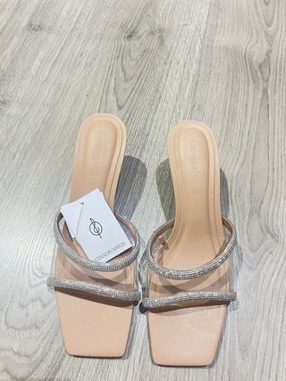 Sandalias Stradivarius tacón tiras brillantes