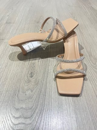 Sandalias Stradivarius tacón tiras brillantes