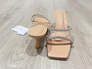 Sandalias Stradivarius tacón tiras brillantes