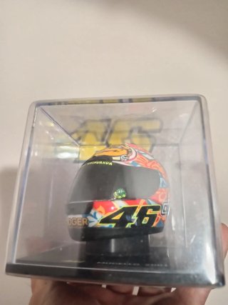 Casco VR46 réplica maqueta Mugello 2001