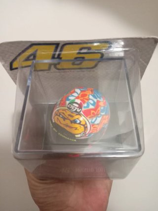 Casco VR46 réplica maqueta Mugello 2001