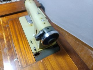 Máquina de coser Alfa modelo 53 a pedal