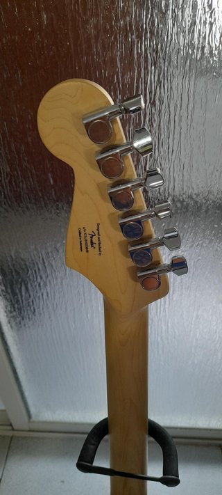 Pack Guitarra Squier y Amplificador SP-10