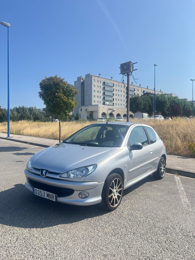 Peugeot 206 2008 - foto 1