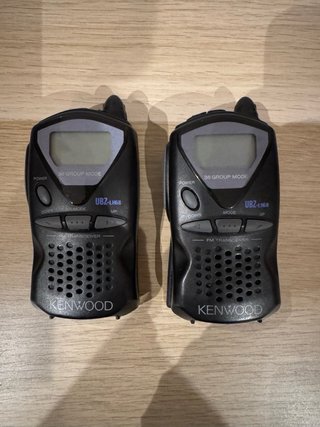 Kenwood UBZ-LH68 Walkie Talkies + Cargador