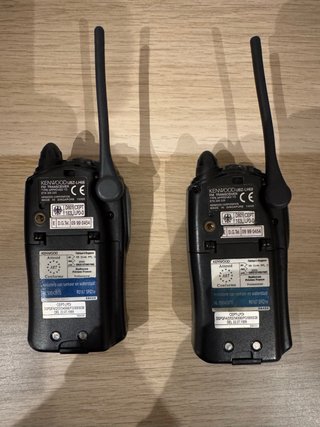 Kenwood UBZ-LH68 Walkie Talkies + Cargador