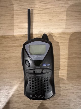 Kenwood UBZ-LH68 Walkie Talkies + Cargador