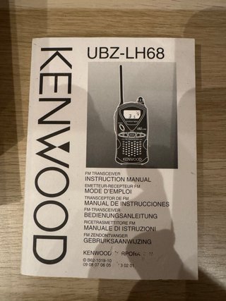 Kenwood UBZ-LH68 Walkie Talkies + Cargador