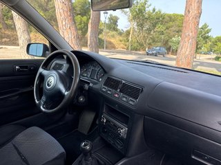 Volkswagen Golf 2000