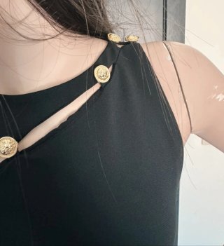 Vestido Versace Negro con Detalles Dorados