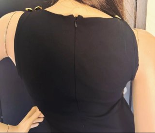 Vestido Versace Negro con Detalles Dorados