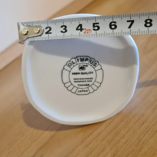 Lattiera in ceramica bianca