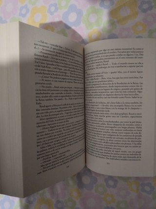 El ojo del mundo, en español y perfecto estado