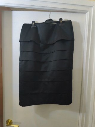 Traje Sonia Peña Talla 46 Negro/Rojo a estrenar