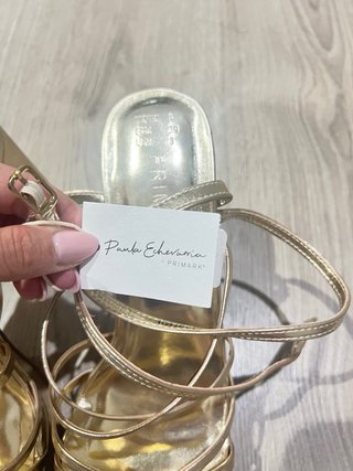 Sandalias tacón doradas Primark