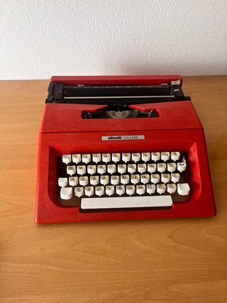 Máquina de escribir Olivetti College Roja