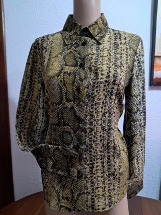 Blusa estampada serpiente da talla