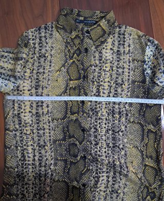 Blusa estampada serpiente da talla