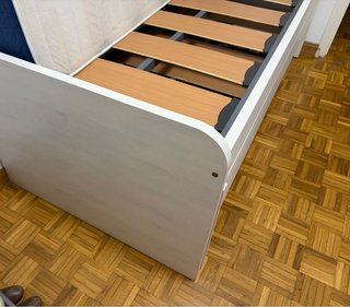 Cama infantil blanca con cajones