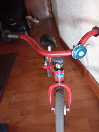 Bicicleta infantil roja