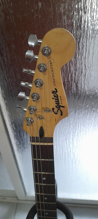 Guitarra Squire Stratocaster by Fender