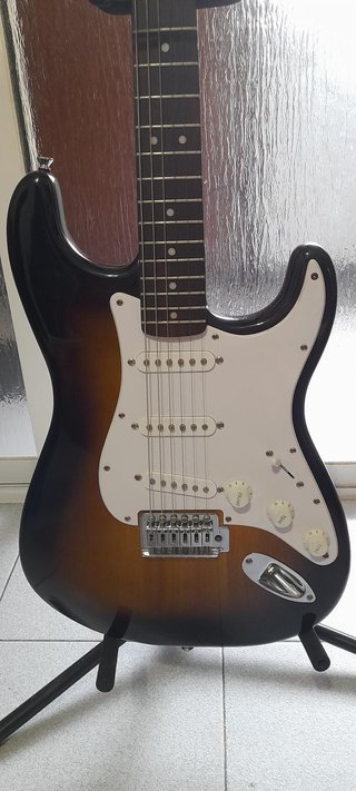 Guitarra Squire Stratocaster by Fender