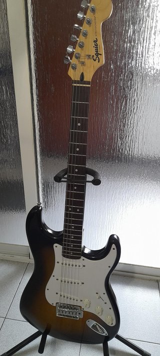 Guitarra Squire Stratocaster by Fender