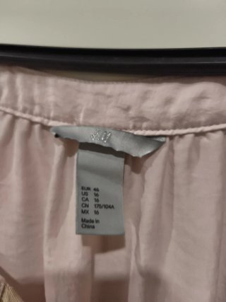 Blusa satinada H&M rosa clarito