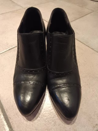 Scarpe eleganti nere tacco medio