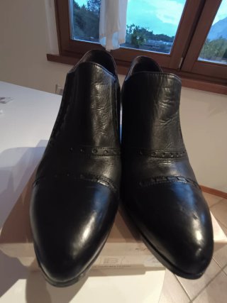 Scarpe eleganti nere tacco medio