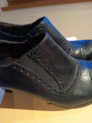 Scarpe eleganti nere tacco medio