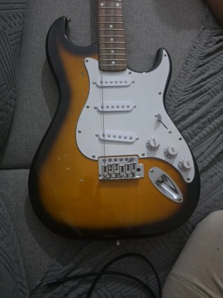 Guitarra Eléctrica Sunburst