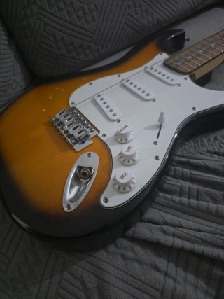 Guitarra Eléctrica Sunburst