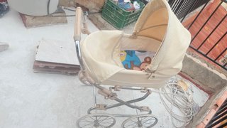 Carro de bebé de juguete clásico