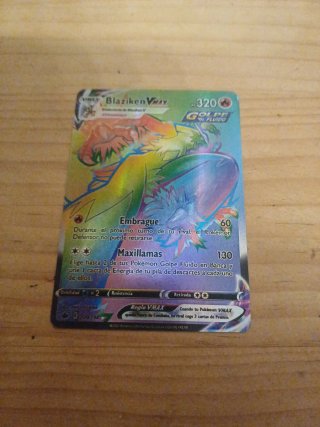 Carta Pokémon Blaziken VMAX 320 HP