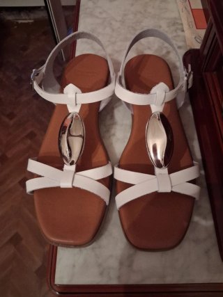 Sandalias blancas y plateadas piel Cremades
