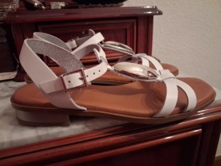 Sandalias blancas y plateadas piel Cremades