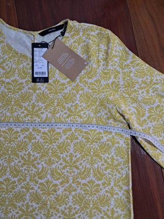 Blusa estampada amarilla y blanca