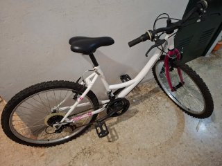 Bicicleta mediana blanca