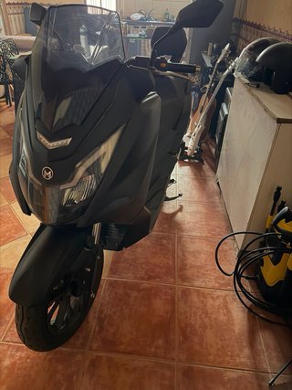 Mitt GTS 125 - Maxi Scooter - 420 km